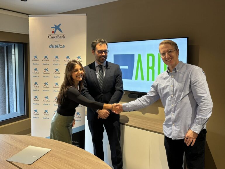 El Clúster ARIC y CaixaBank Dualiza se comprometen con el impulso de la FP en la industria de la construcción en La Rioja