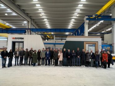 ARIC visita la planta robotizada de Viguetas Navarra junto a los clústeres de Navarra y Aragón